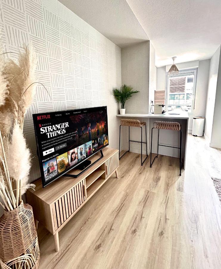 Modern 1 Bdr + Balcony + Free Parking + Ac + Pool Apartment L'Isle-d'Abeau Bagian luar foto