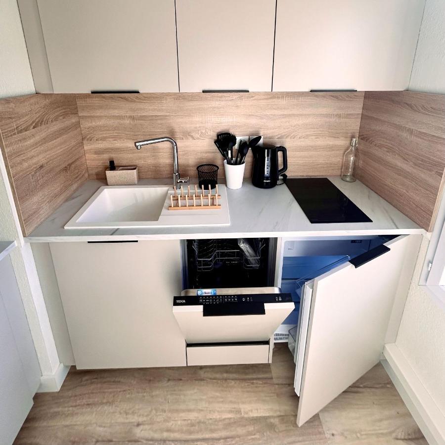 Modern 1 Bdr + Balcony + Free Parking + Ac + Pool Apartment L'Isle-d'Abeau Bagian luar foto