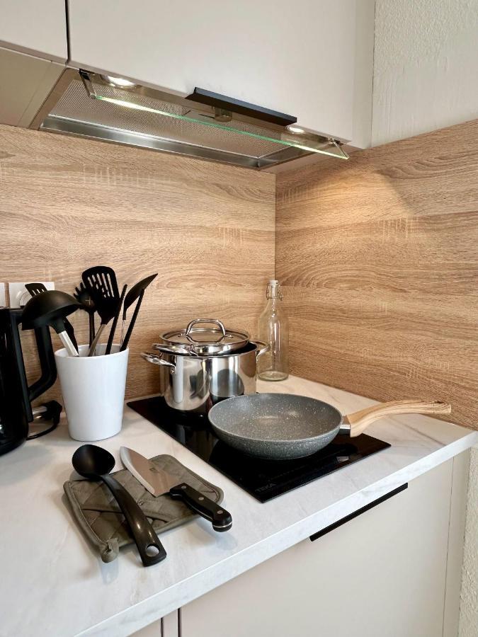 Modern 1 Bdr + Balcony + Free Parking + Ac + Pool Apartment L'Isle-d'Abeau Bagian luar foto
